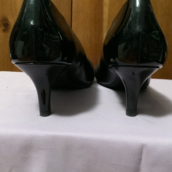 2” black shiny Anne Klein Heels - Picture 3 of 6